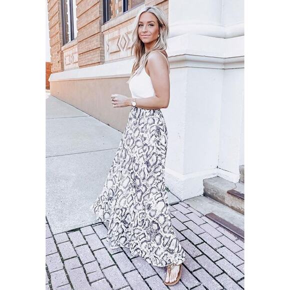 NWT Chicwish Snake Printed Asymmetric Chiffon Maxi Skirt Gray Women's Size XS-S - Picture 2 of 9